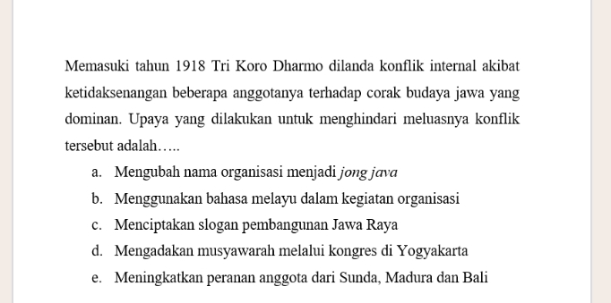 Memasuki tahun 1918 Tri Koro Dharmo dilanda konflik internal akibat ketidaksenangan beberapa anggotanya terhadap corak budaya jawa yang dominan. Upaya yang dilakukan untuk menghindari
