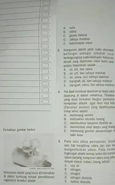 Perhatikan gambar berikut. Komponen abiotik yang harus diminimalkan di dalam kumbung tempat pemeliharaan organisme tersebut adalah. A. suhu B. udara C. garam mineral D.