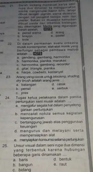 Sarah sedang membuat karya senl rupa dua dimensi. la menggunakan media menyerupal kapur tulis, totapl dibuat dengan pigmen warna dicampur dengan zat pengikat berupa