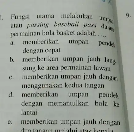 Fungsi utama melakukan umpan atau passing baseball pass dalam permainan bola basket adalah .... a. memberikan umpan pendek dengan cepat b. memberikan umpan jauh