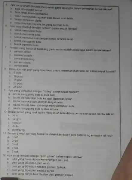 Apa yang terjadi jika bola menyentuh garis lapangan dalam permainan sepak takraw? a. bola dinyatakan keluar. b. bola tetap dalam permainan. C wasit memutuskan