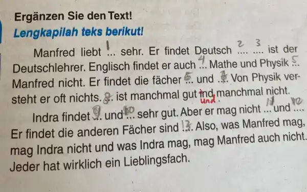 Ergänzen Sie den Text! Lengkapilah teks berikut! Manfred liebt !. . sehr. Er findet Deutsch ^(2)^(3) .... ist der Deutschlehrer. Englisch findet er auch