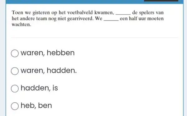 Toen we gisteren op het voetbalveld kwamen, de spelers van het andere team nog niet gearriveerd. We een half uur moeten wachten. waren, hebben