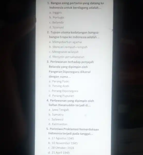 1. Bangsa asing pertama yang datang ke Indonesia untuk berdagang adalah __ a. Inggris b. Portugis c. Belanda d. Spanyol 2. Tujuan utama kedatangan