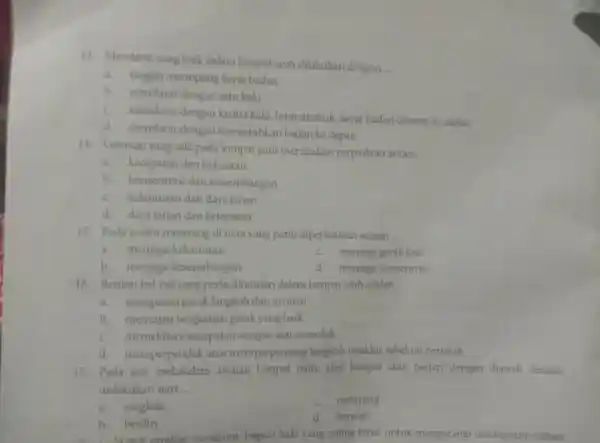 13.Mendarat yang baik dalam lompat jauh dilakukan dengan __ a.tangan menopang berat badan b mendarat dengan satu kaki mendarat dengan kedua kaki . lutut