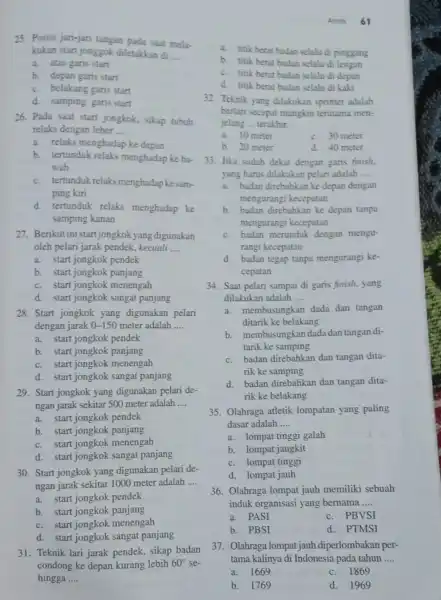 b. depan garis start c. belakang garis start d. samping garis start 26. Pada saat start jongkok, sikap tubuh relaks dengan leher __ a.