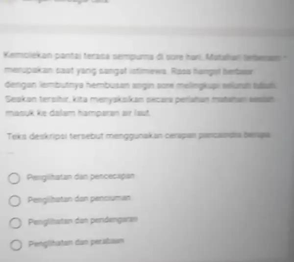 Kemolekan panta terasa sempurna di sore hart. Matahari terbenam merupakan saat yang sangat istimewa. Rasa hangat berbout dengan in lembutnya hembusan angin sore melingk.upi