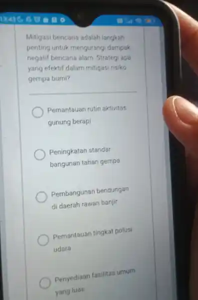 Mitigasi bencana adalah langkah penting untuk mengurangi dampak negatif bencana alam Strategi apa yang efektif dalam mitigasi risiko gempa bumi? Pemantauan rutin aktivitas gunung