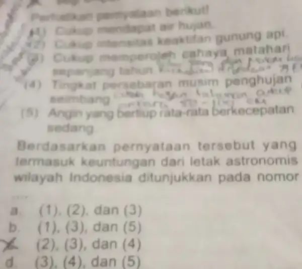 berikut! mendapat air hujan Cukup keaktifan gunung api c peroleh cahaya matahar) sepanjang tahun morem life (d) I sebaran musim penghujan seimban Valuman can