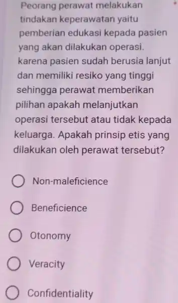 Peorang perawat melakukan tindakan keperawatan yaitu pemberian edukasi kepada pasien yang akan dilakukan operasi. karena pasien sudah berusia lanjut dan memiliki resiko yang tinggi