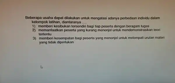 Beberapa usaha dapat dilakukan untuk mengatasi adanya perbedaan individu dalam kelompok latihan, diantaranya ... __ 1) memberi kesibukan tersendiri bagi tiap peserta dengan beragam