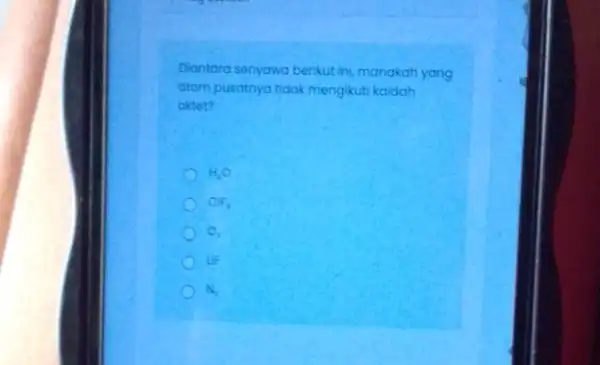 Diantara senyawa berikut in manakah yang atom pusatnya tidak mengikut kaidah oktet? H_(2)O ClF_(3) C O_(2) C Lif N_(2)