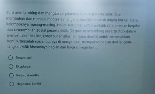 Guru membimbing dan mengawasi jalannya diskusi peserta didik dalam membahas dan menguji hipotesis mengenai konflik/masalah dalam tim kerja atau kelompoknya masing-masing. Hal ini bertujuan