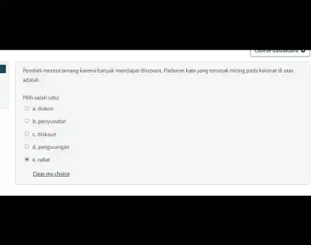 Pembeli merasa senang karens banyak mendapat discount. Padanan katayang tercetakmiring pada kalimat di atas adalah Pilih salah satu: a.diskon b. penyusutan c. diskaun d.