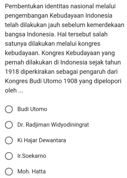 Pembentukan identitas nasional melalui pengembangar Kebudayaan Indonesia telah dilakukan jauh sebelum kemerdekaan bangsa Indonesia . Hal tersebut salah satunya dilakukan melalu i kongres kebudayaar