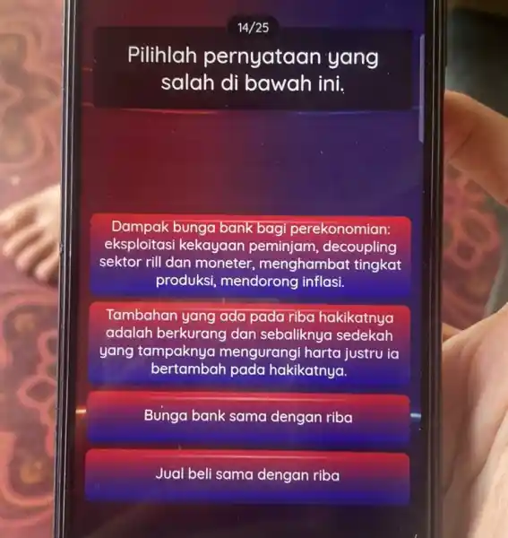 Pilihlah pernyataan yang salah di bawah ini. Dampak bunga bank bagi perekonomian: eksploitasi kekayaan peminjam , decoupling sektor rill dan moneter , menghambat tingkat