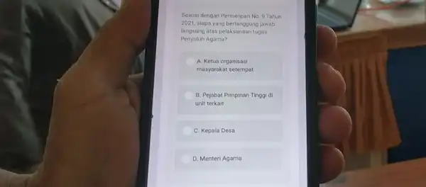 Sesuai dengan Permenpan No 9 Tahun 2021, siapa yang bertanggung jawab Penyuluh Agama? langsung atas pelaksanaan tugas A. Ketua organisasi masyarakat setempat B. Pejabat