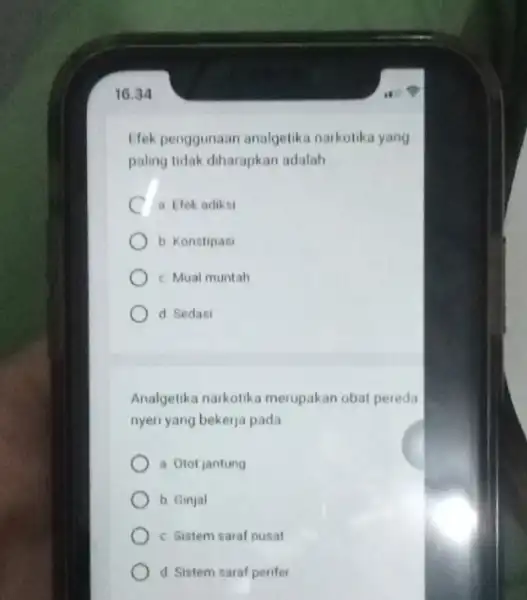 16.34 Efek penggunaan analgetik narkotika yang paling tidak diharapkan adalah __ C a Efek adiksi b Konstipasi c. Mual muntah d Sedasi Analgetika narkotika